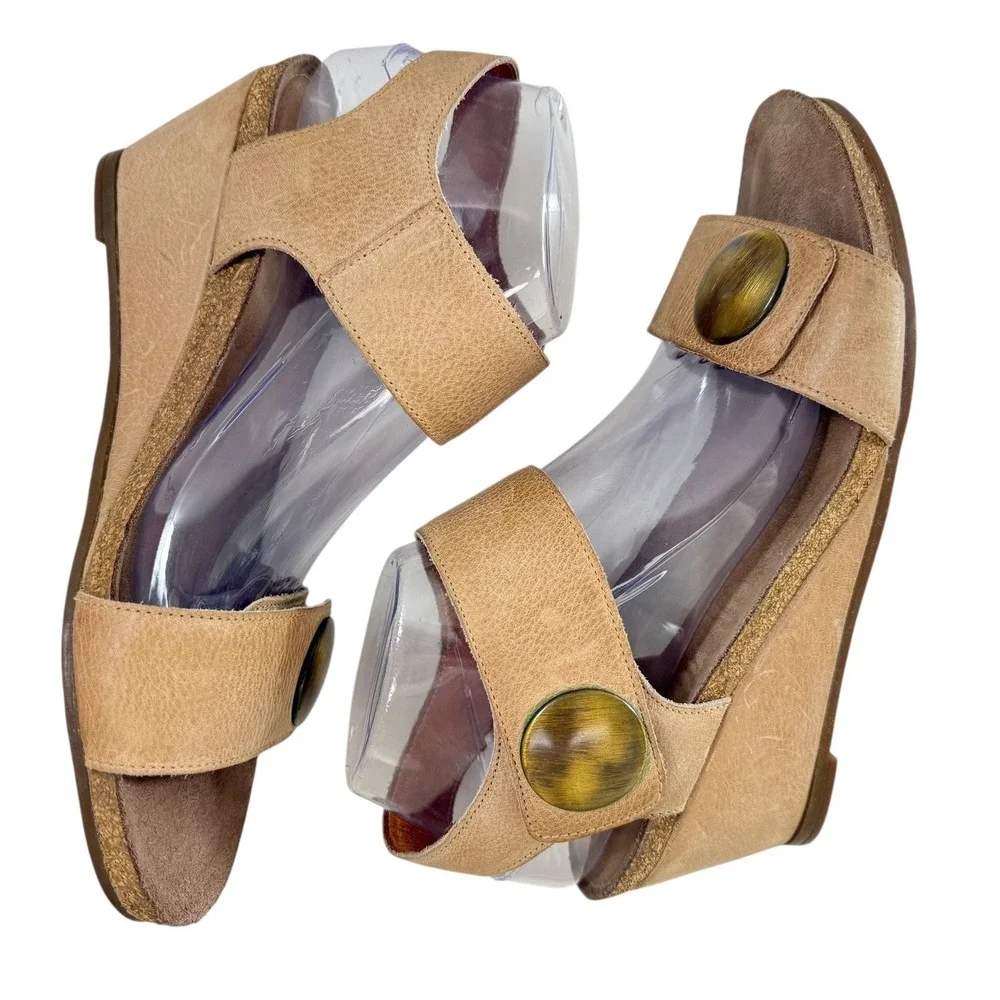 Taos Carousel 3 Comfort wedge sandals tan leather Women size 39 US 8.5‎ open toe